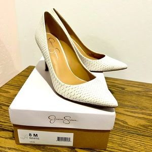 Jessica Simpson pumps